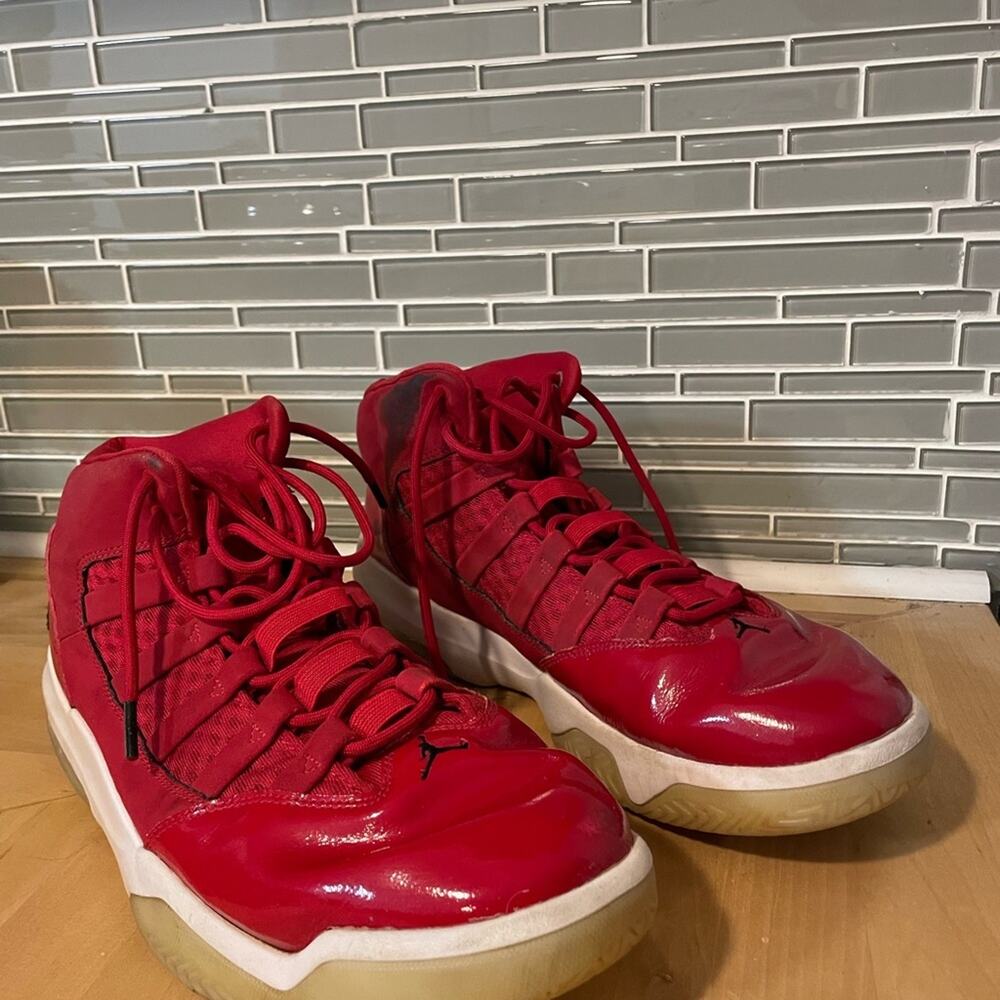 Air Jordan Aura Gym Red size 11